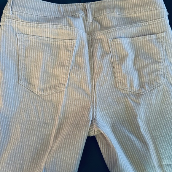 CHICOS SLIMMING PANTS - Picture 4 of 5